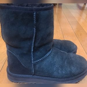UGG Classic Short Boot